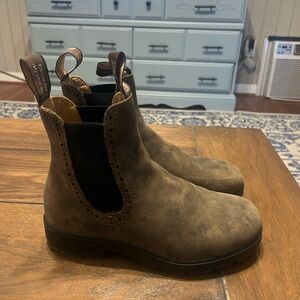 Women’s Blundstone 585 Chelsea Boots size 6 women’s